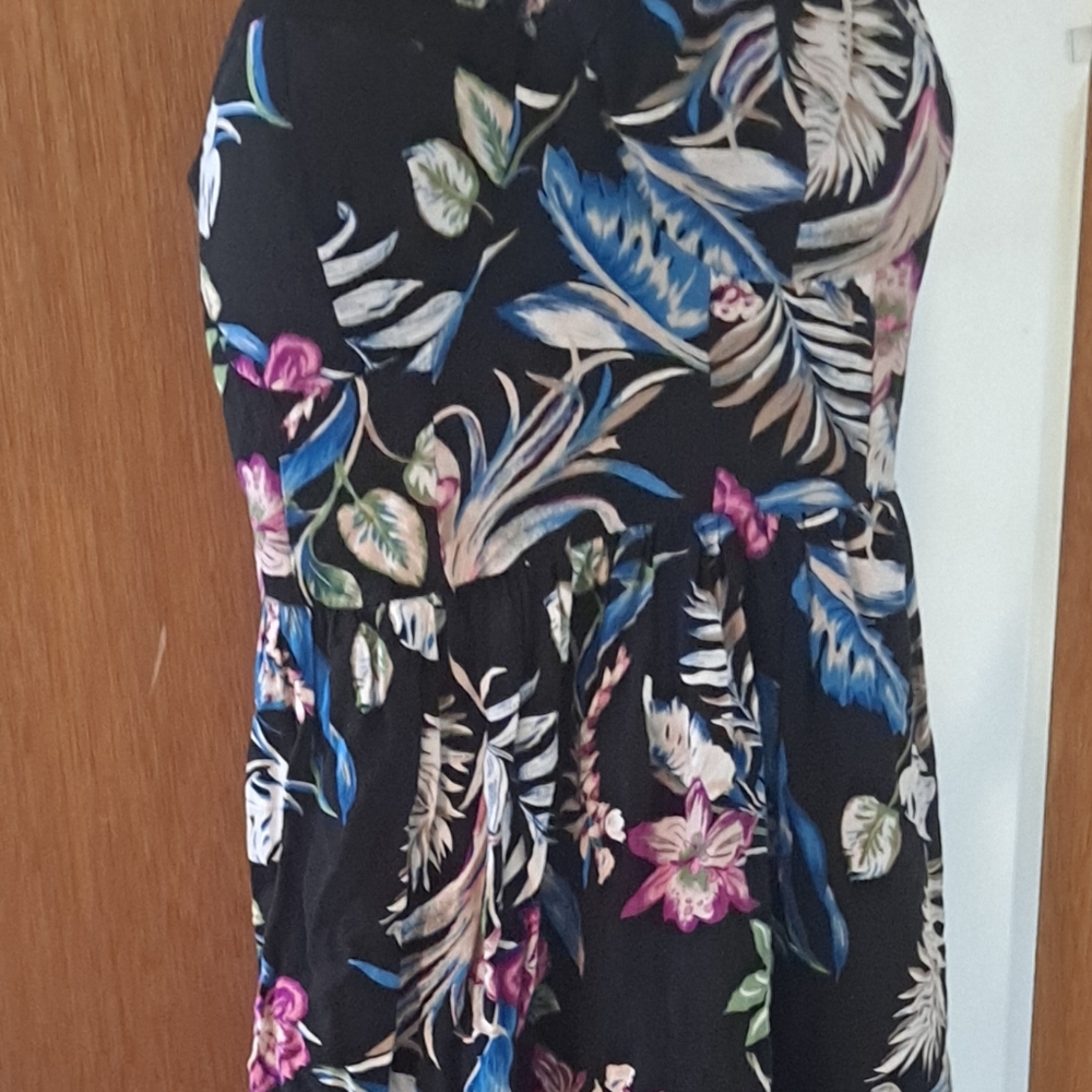 Summer dress size medium flowery